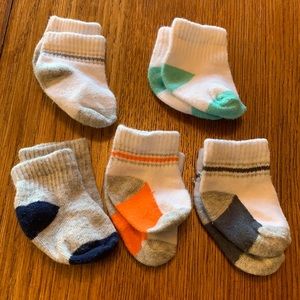 Five pair of 3 to 6 month old colored socks